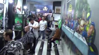 Descubre BarbaMan tu barbería en Valencia [upl. by Inama558]